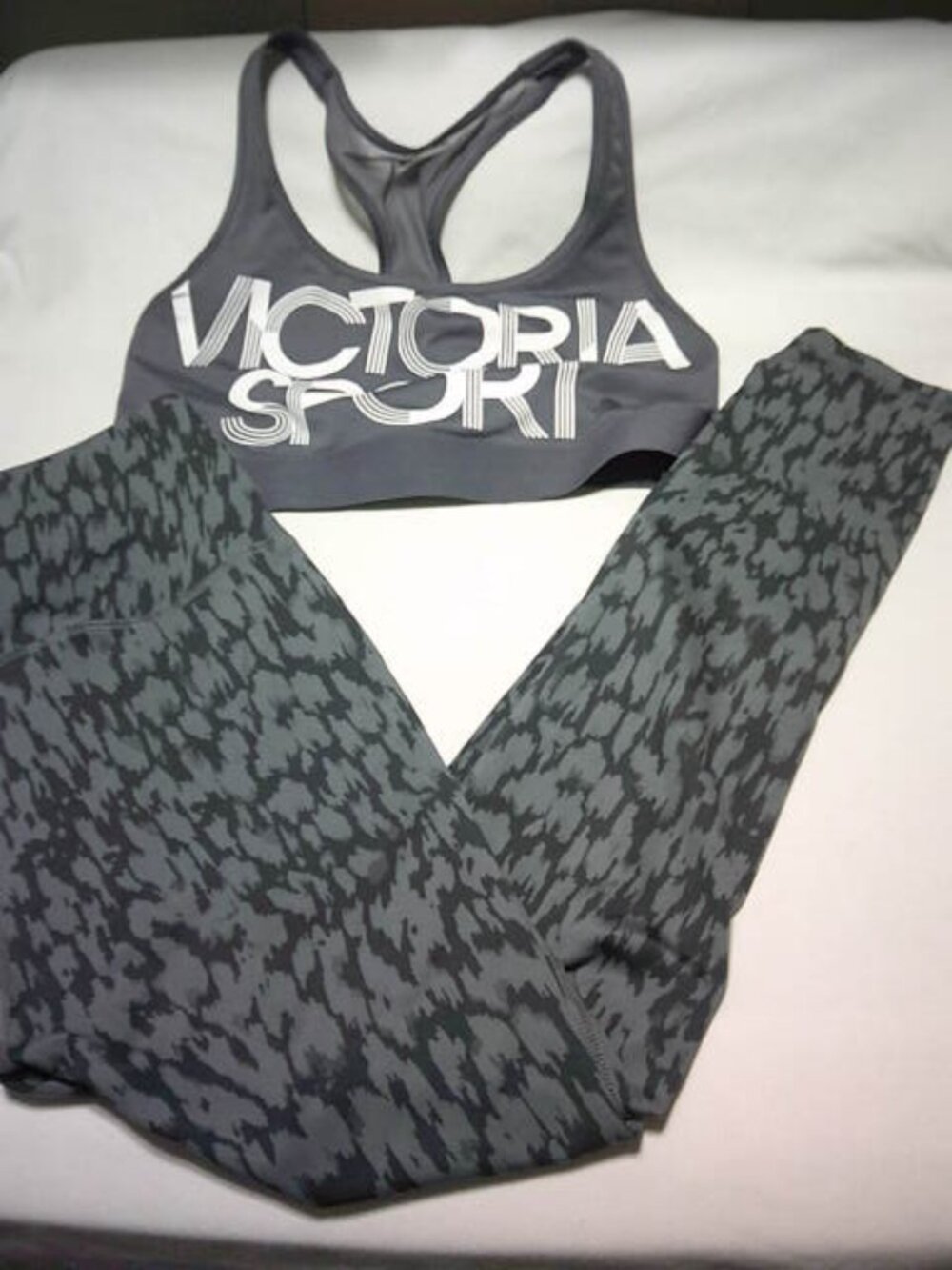 2 PCS WOMEN'S ACTIVEWEAR VICTORIA SPORT BRA & MOVE THEOLOGY LEGGINGS PANTS SZ S
